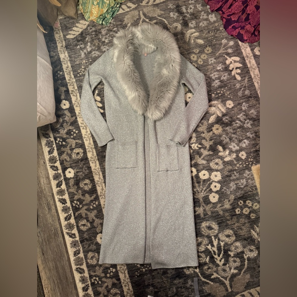 Show Me Your Mumu Lombardi Long Cardi w Silver Rib Knit and Faux Fur Collar - Picture 6 of 9